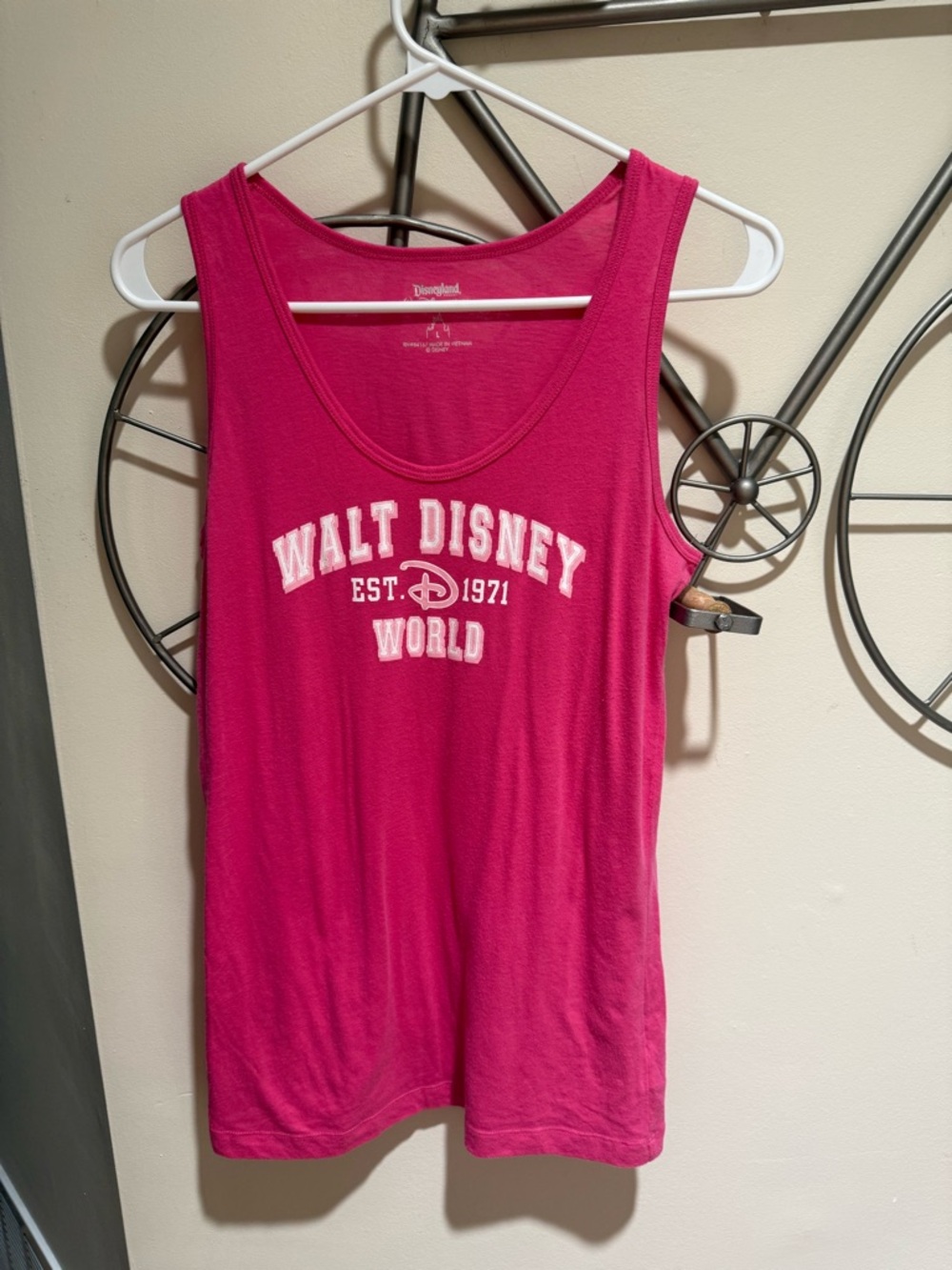 Disney World Pink Logo Tank Walt Disney Cotton Blend Size L Disneyland Resort